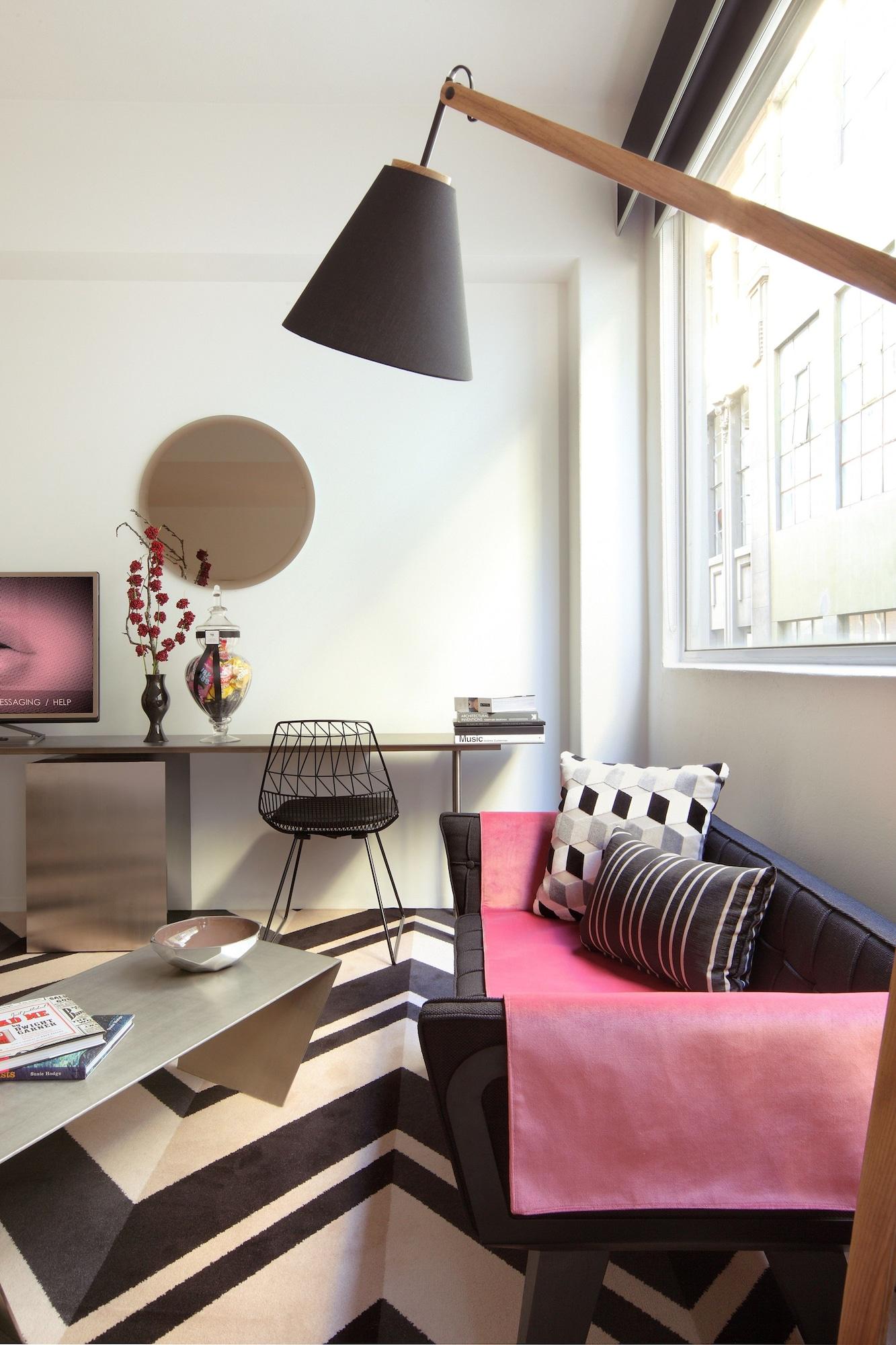 Adelphi Hotel Melbourne Bagian luar foto A typical studio apartment