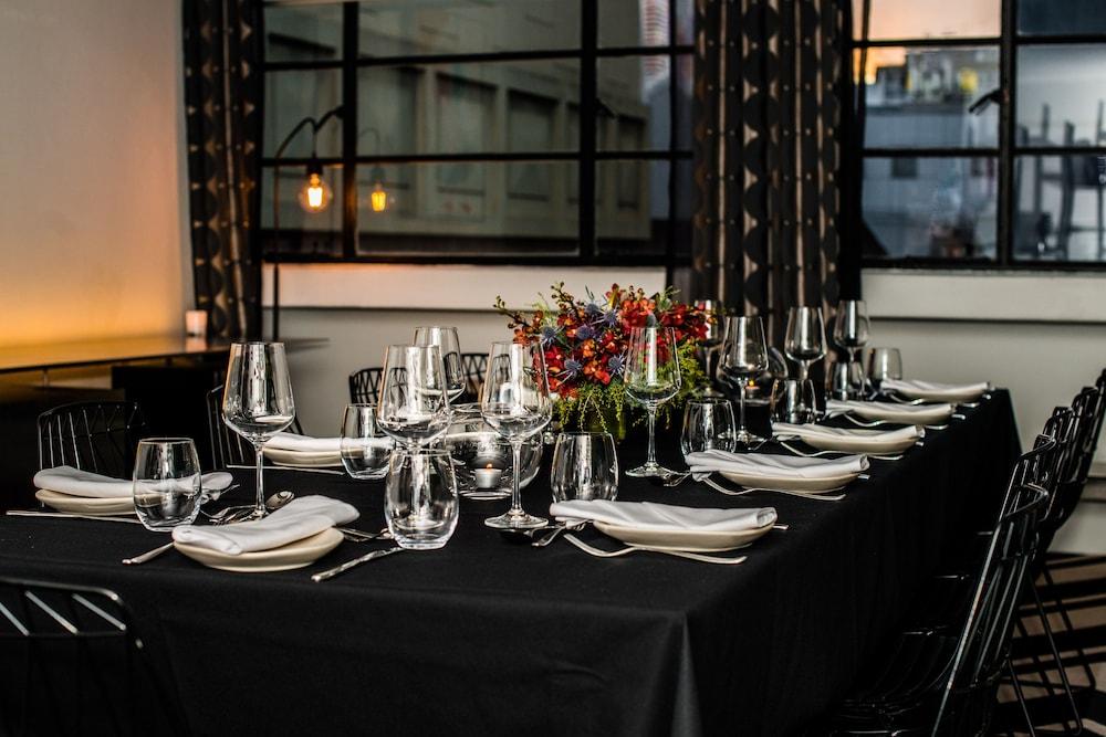 Adelphi Hotel Melbourne Bagian luar foto The interior of the restaurant