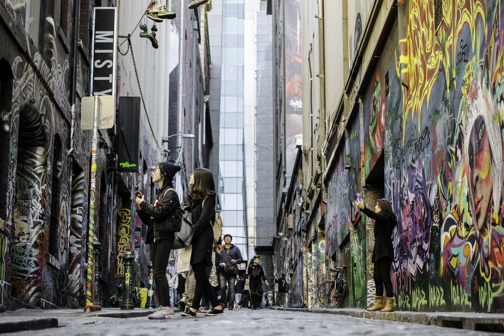 Adelphi Hotel Melbourne Bagian luar foto The alleyway in 2011