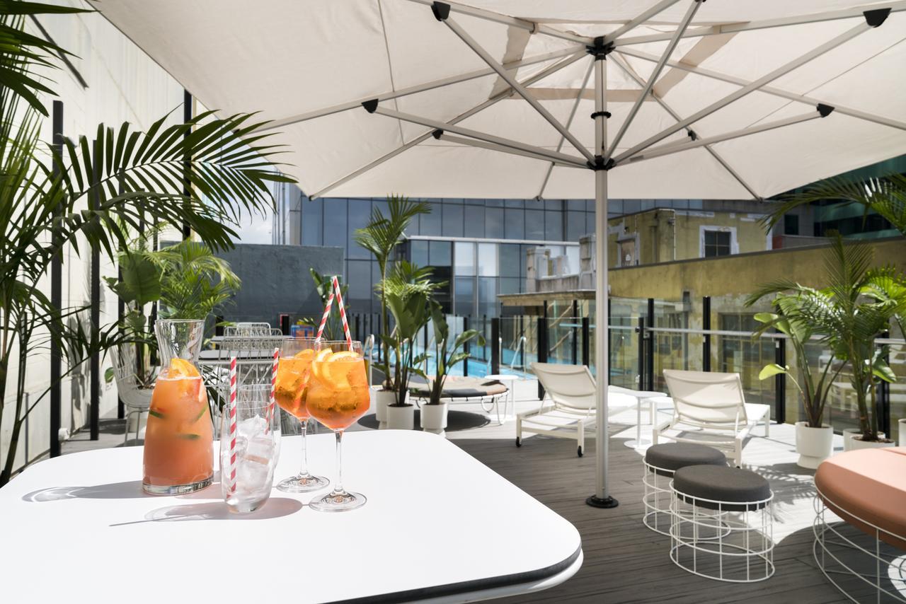 Adelphi Hotel Melbourne Bagian luar foto The pool at the Hotel