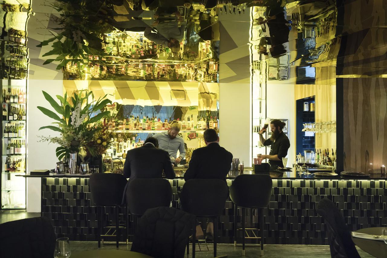 Adelphi Hotel Melbourne Bagian luar foto The bar at the 101 bar