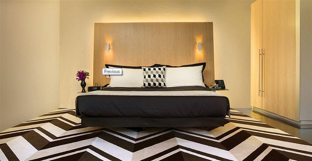 Adelphi Hotel Melbourne Bagian luar foto A bedroom at the hotel